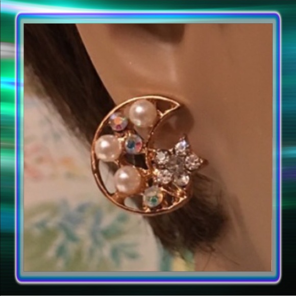 Jewelry - Moon Earrings